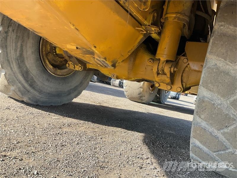CAT D400 Series II Articulated Dump Truck Csuklósdömperek
