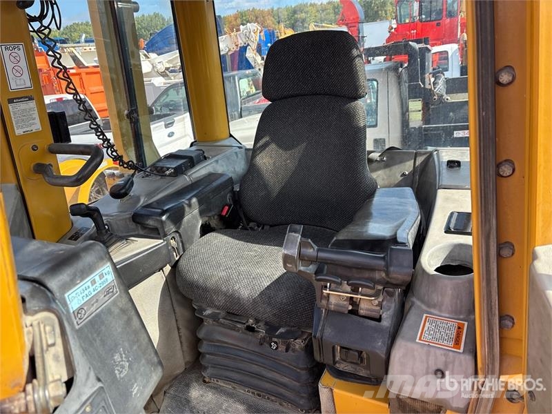 CAT D5N XL Гусеничні бульдозери