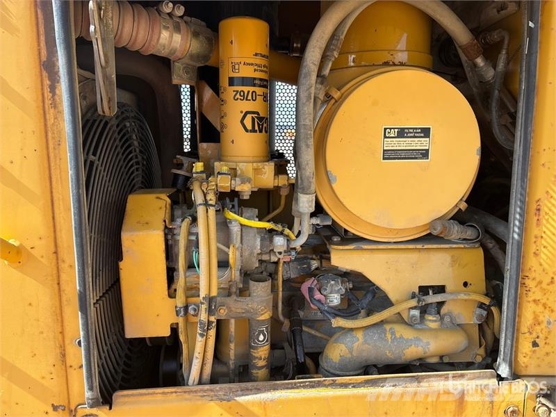CAT D5N XL Гусеничні бульдозери