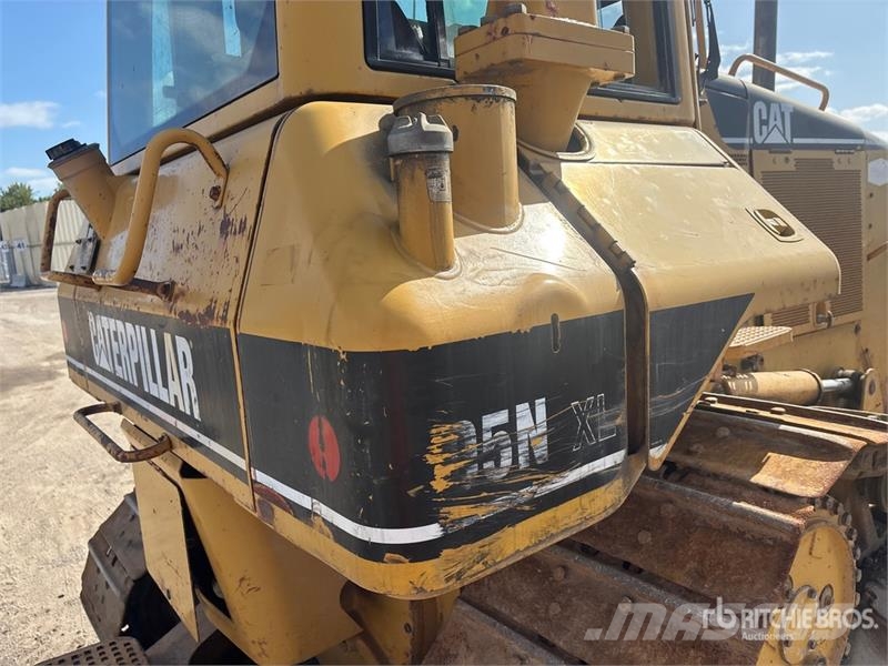 CAT D5N XL Гусеничні бульдозери