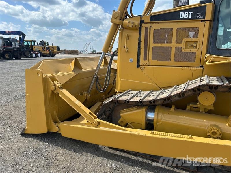 CAT D6T XL Гусеничные бульдозеры