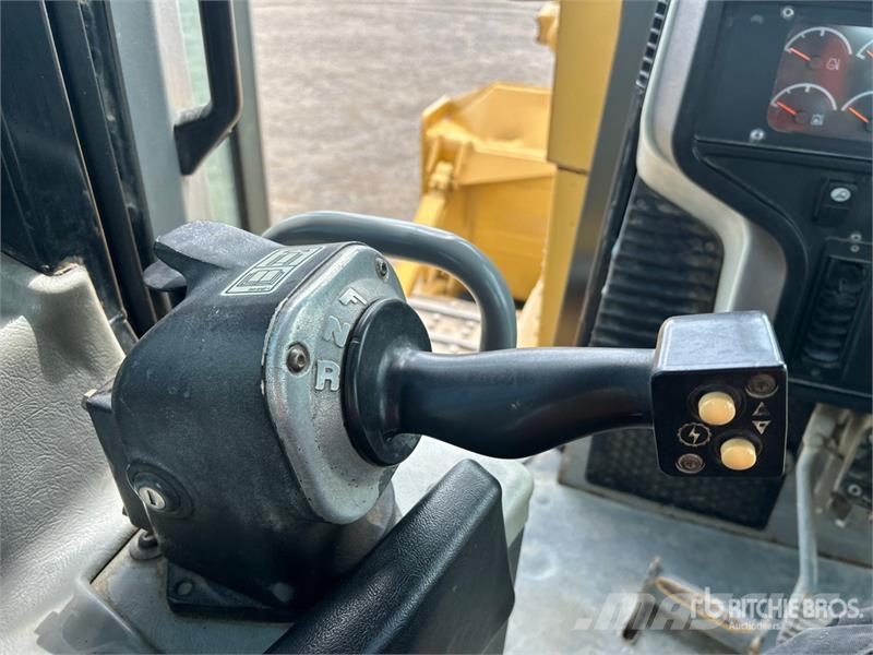 CAT D6T XL Гусеничные бульдозеры