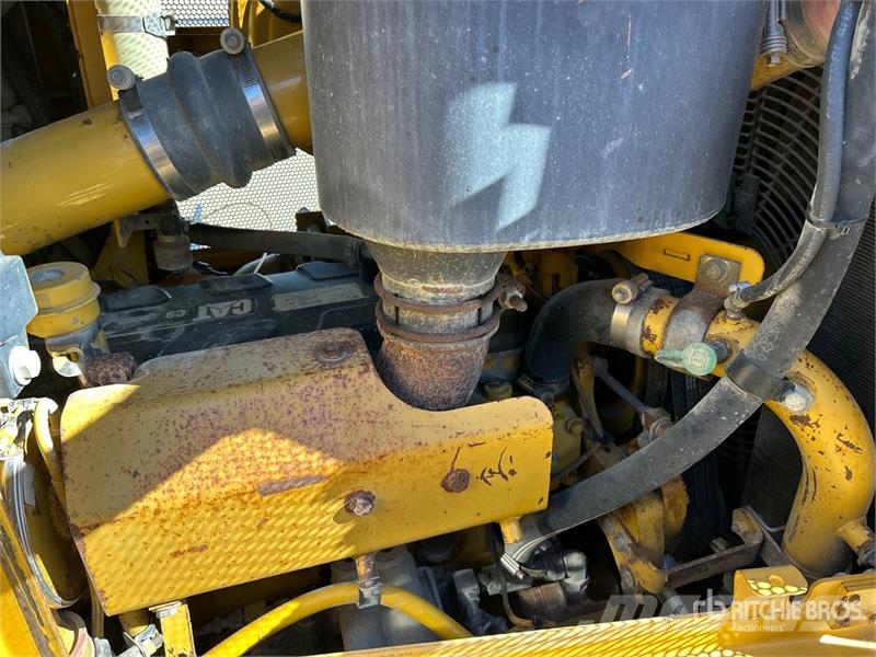 CAT D6T XL Crawler Dozer Bulldozer