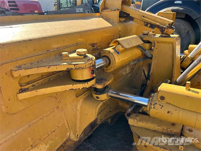 CAT D6T XL Crawler Dozer Bulldozer