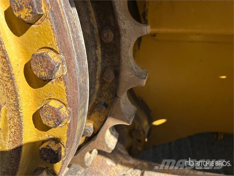 CAT D6T XL Crawler Dozer Bulldozer