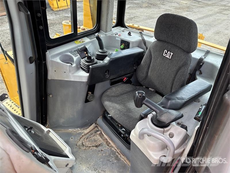 CAT D6T XW Crawler Dozer Гусеничні бульдозери