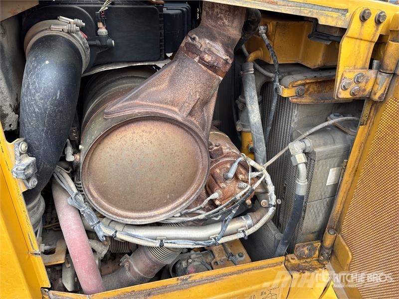 CAT D6T XW Crawler Dozer Гусеничні бульдозери