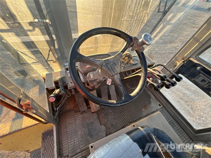 CAT DP150 20600 lb Pneumatic Tire Forklift Інше