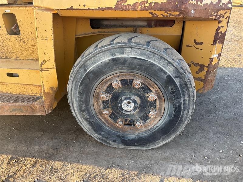 CAT DP150 20600 lb Pneumatic Tire Forklift Інше