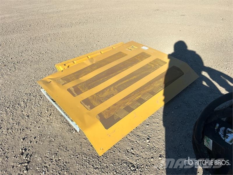 CAT Engine Doors - Fits Cat 336 Outros componentes