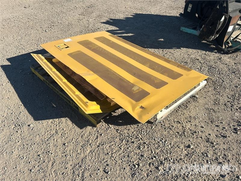 CAT Engine Doors - Fits Cat 336 Outros componentes