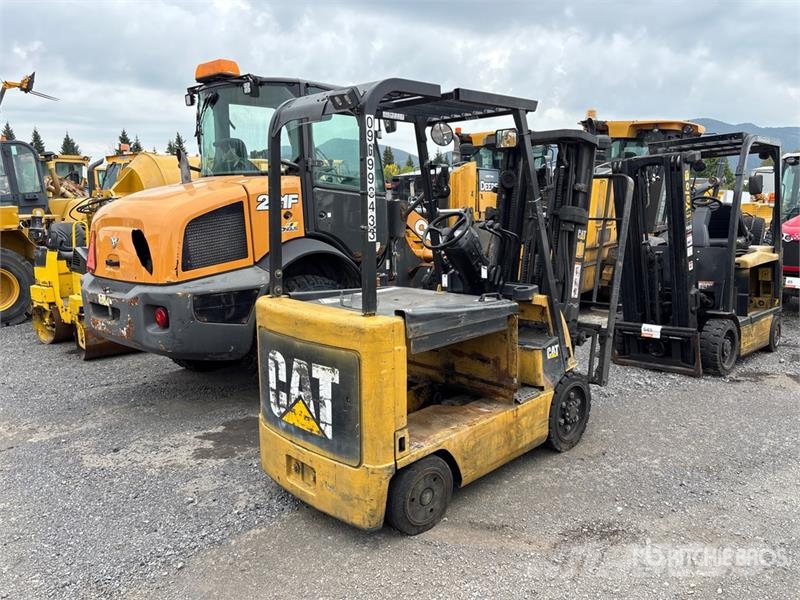 CAT EX4000 4000 lb Electric Forklift (Inoperable) Elmotviktstruckar