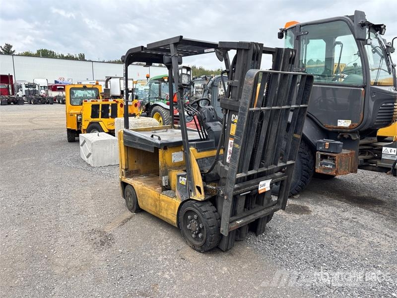 CAT EX4000 4000 lb Electric Forklift (Inoperable) Elmotviktstruckar