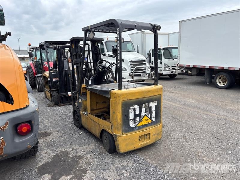 CAT EX4000 4000 lb Electric Forklift (Inoperable) Elmotviktstruckar