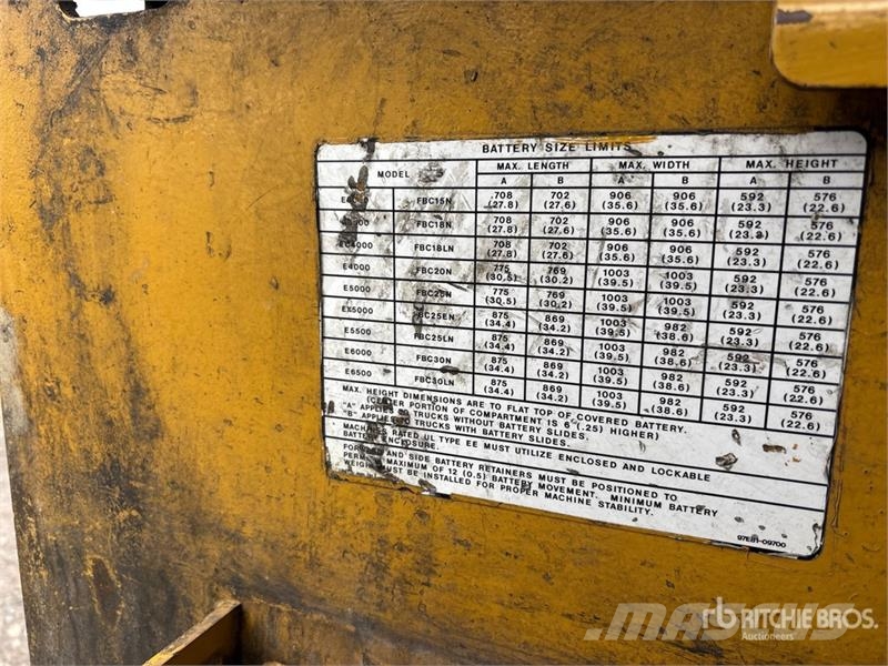 CAT EX4000 4000 lb Electric Forklift (Inoperable) Elmotviktstruckar