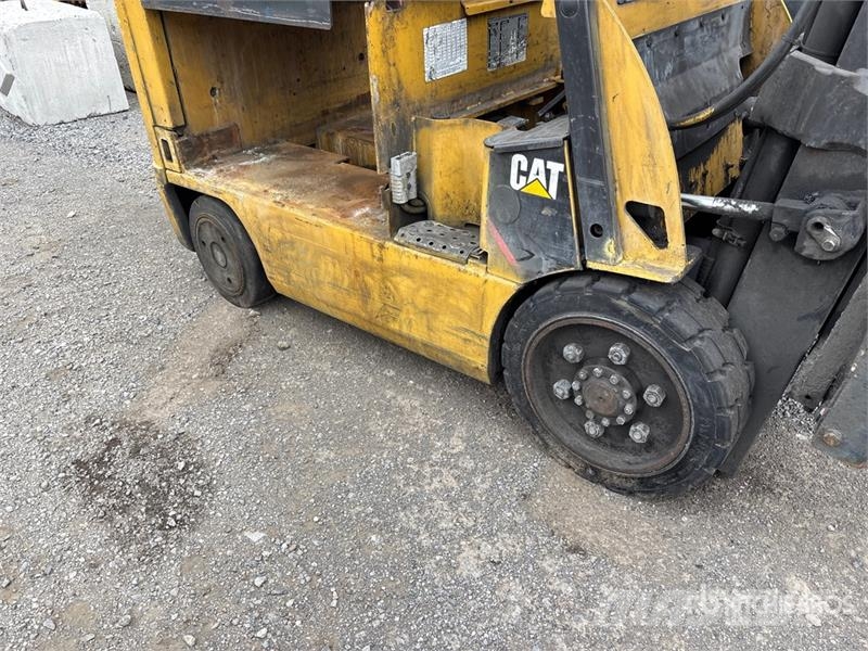 CAT EX4000 4000 lb Electric Forklift (Inoperable) Elmotviktstruckar