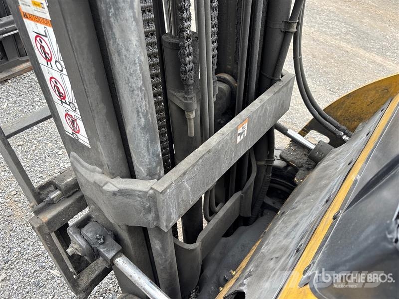 CAT EX4000 4000 lb Electric Forklift (Inoperable) Elmotviktstruckar