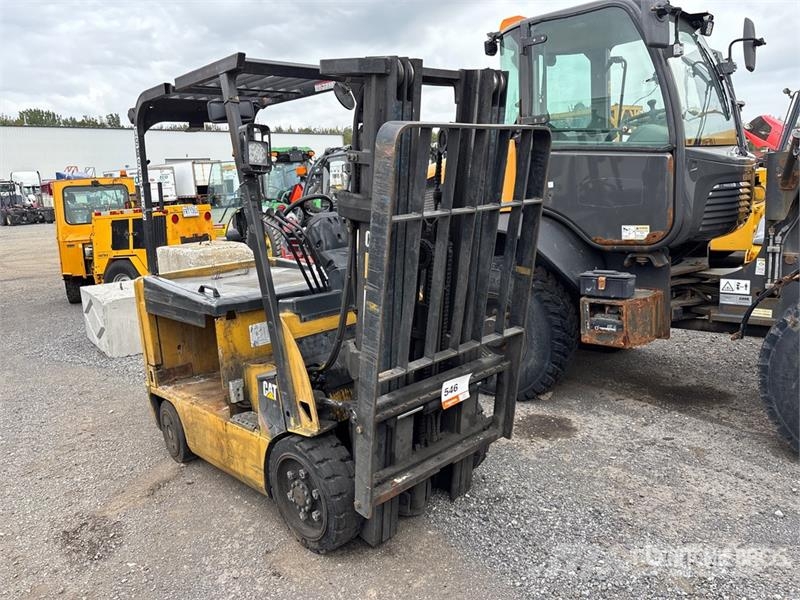 CAT EX4000 4000 lb Electric Forklift (Inoperable) Elmotviktstruckar