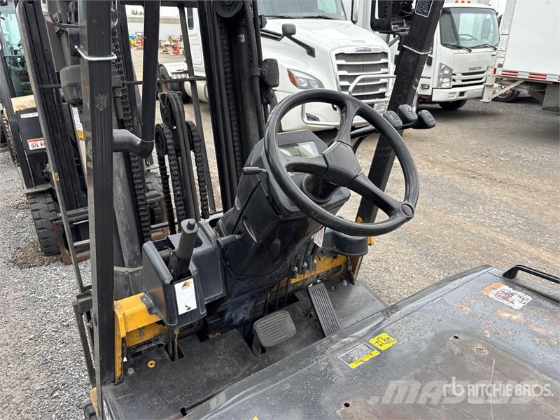 CAT EX4000 4000 lb Electric Forklift (Inoperable) Elmotviktstruckar