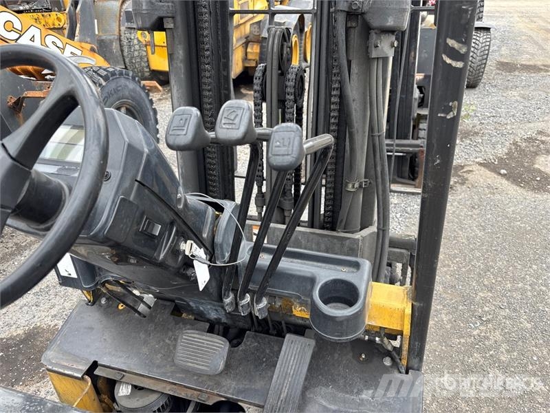 CAT EX4000 4000 lb Electric Forklift (Inoperable) Elmotviktstruckar