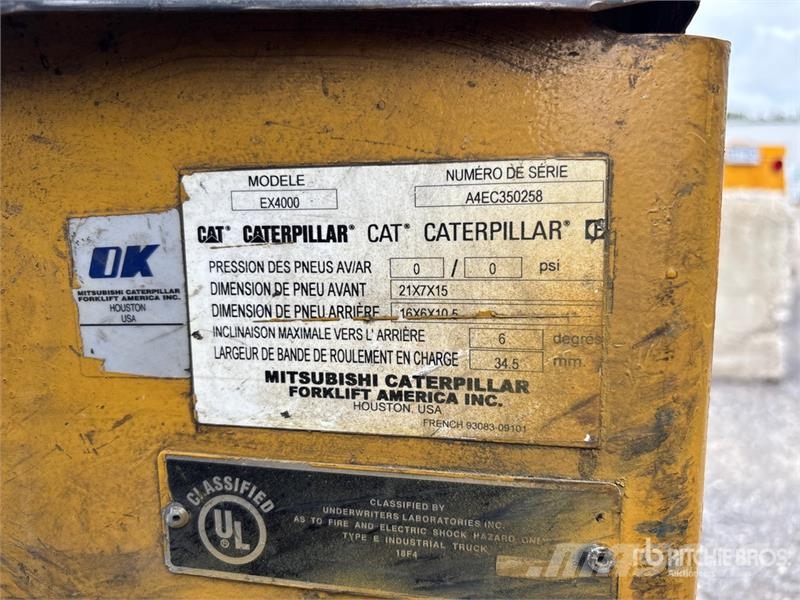CAT EX4000 4000 lb Electric Forklift (Inoperable) Elmotviktstruckar