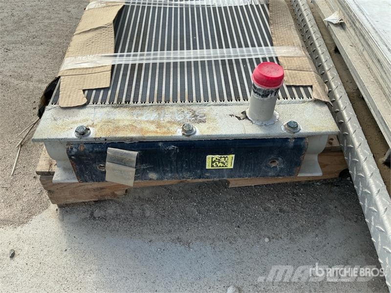 CAT Hydraulic Cooler Core and Truck Parts مكونات أخرى