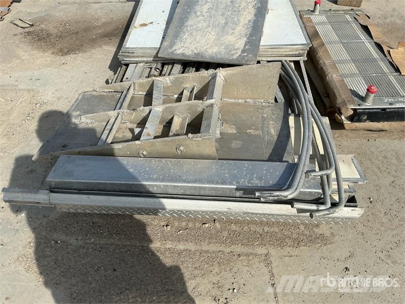 CAT Hydraulic Cooler Core and Truck Parts مكونات أخرى