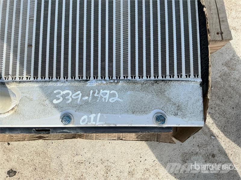 CAT Hydraulic Cooler Core and Truck Parts مكونات أخرى