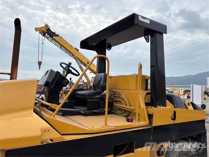 CAT PS-300B Pneumatic tired rollers