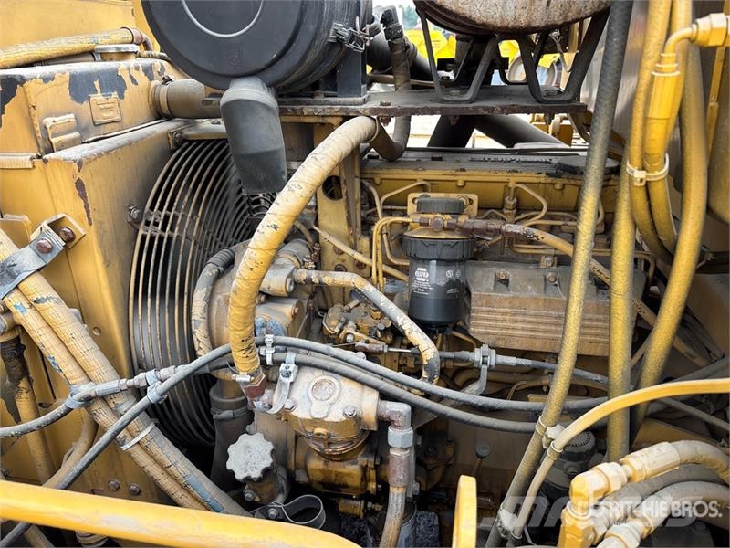 CAT PS-300B Pneumatic tired rollers