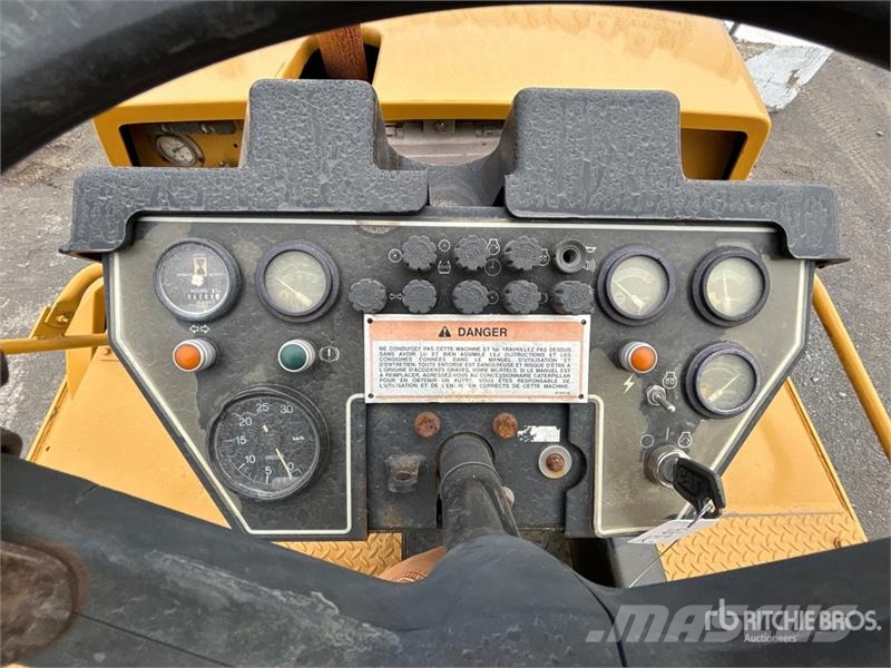 CAT PS-300B Pneumatic tired rollers