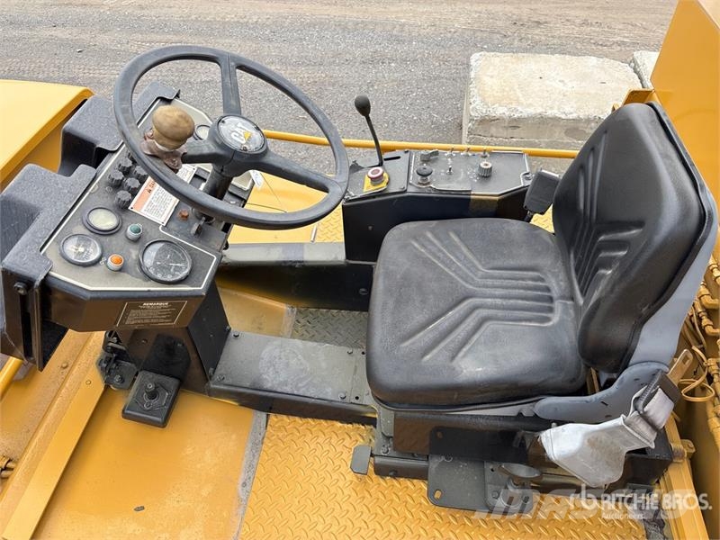 CAT PS-300B Pneumatic tired rollers