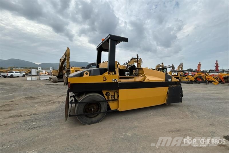 CAT PS-300B Pneumatic tired rollers