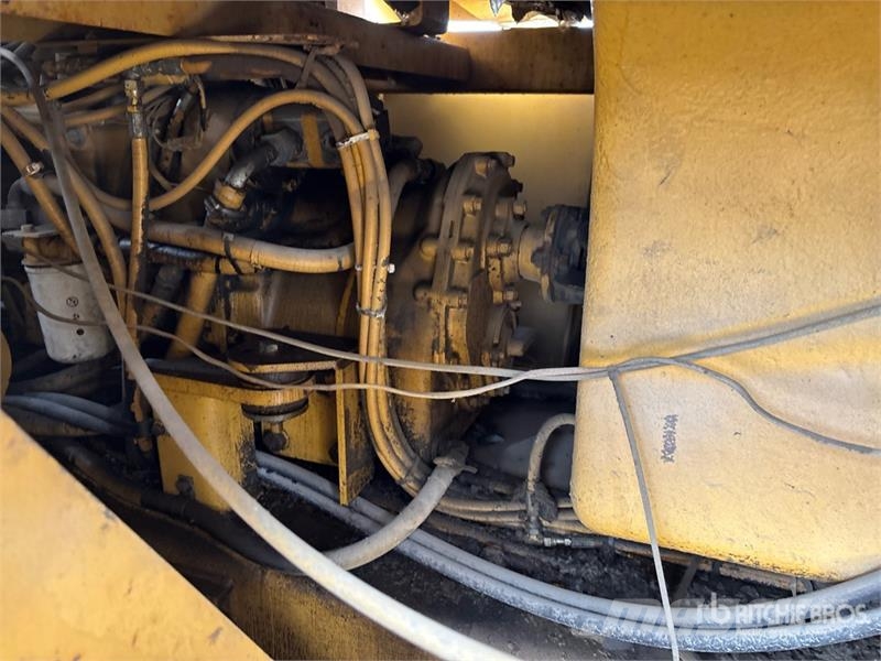 CAT PS-300B Pneumatic tired rollers