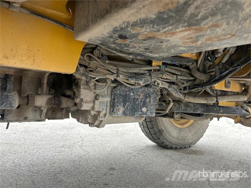 CAT TH560B Teleskopické manipulátory