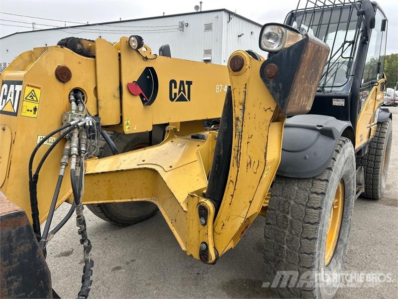 CAT TH560B Teleskopické manipulátory