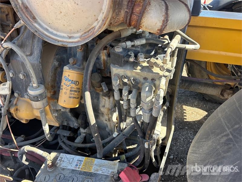 CAT TL1055C مناولات متداخلة