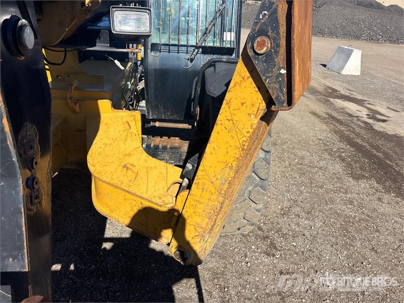 CAT TL1055C مناولات متداخلة