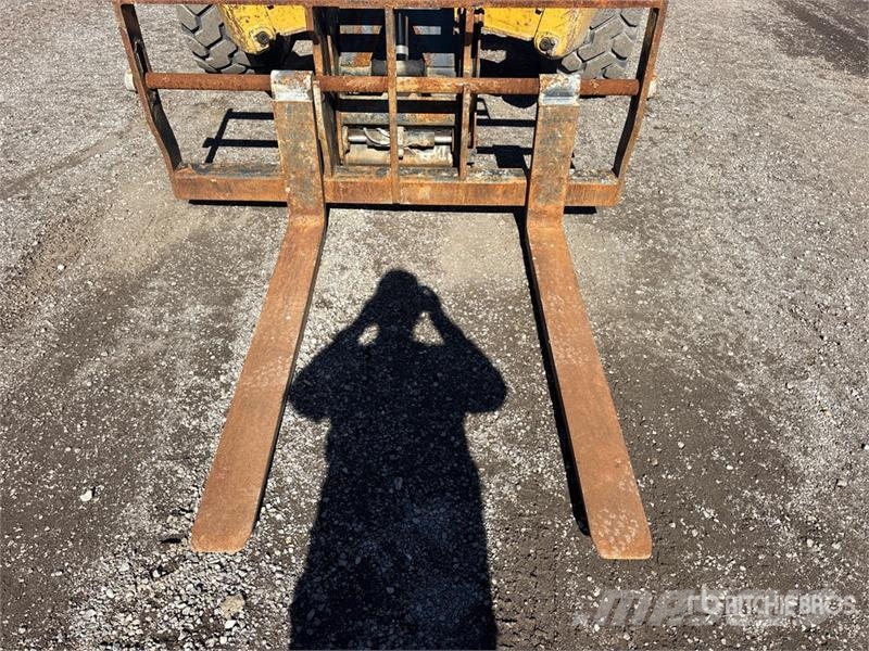 CAT TL1055C مناولات متداخلة