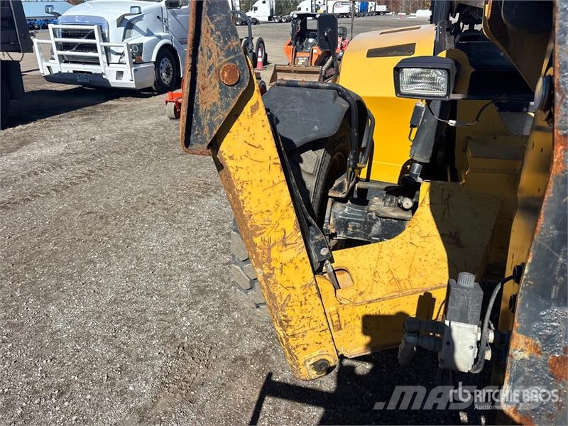 CAT TL1055C مناولات متداخلة