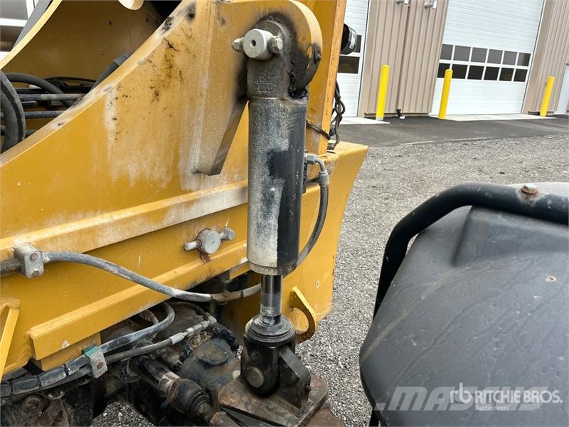 CAT TL1055C Teleskopiskie manipulatori