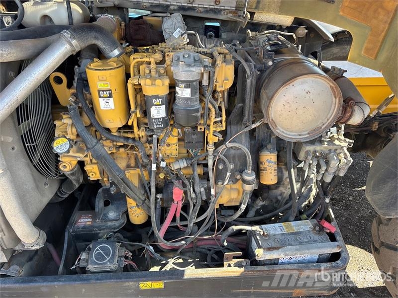 CAT TL1055C مناولات متداخلة