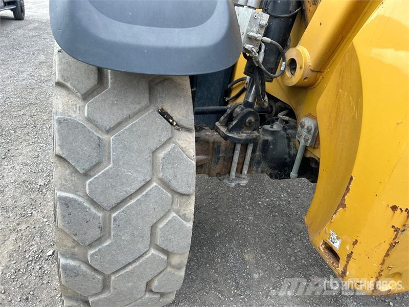 CAT TL943D Telehandler Teleskopski viličarji