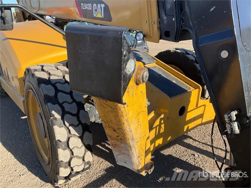 CAT TL943D Telehandler Teleskopski viličarji