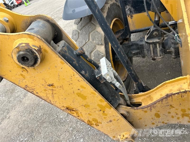 CAT TL943D Telehandler Teleskopski viličarji