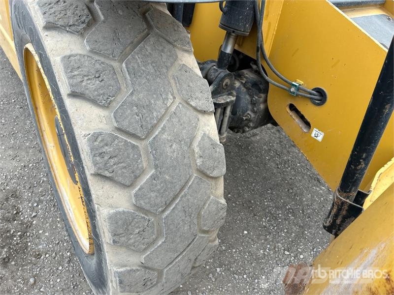 CAT TL943D Telehandler Teleskopski viličarji