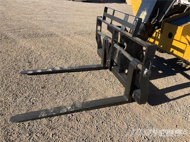 CAT TL943D Telehandler Teleskopski viličarji