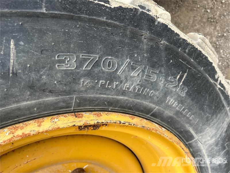 CAT TL943D Telehandler Teleskopski viličarji