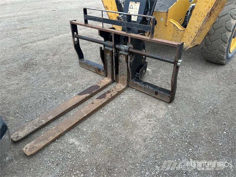 CAT TL943D Telehandler Teleskopski viličarji