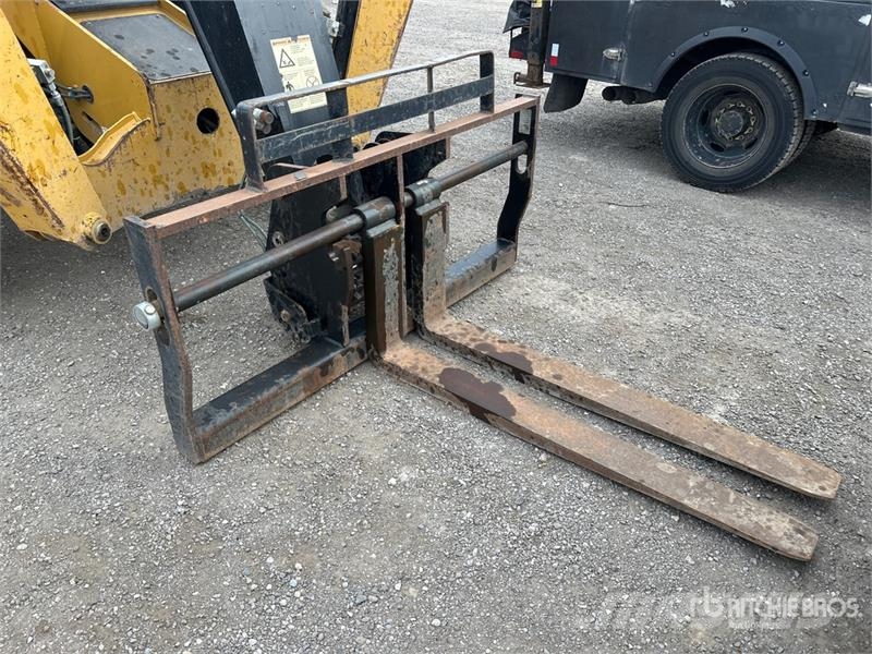 CAT TL943D Telehandler Teleskopski viličarji